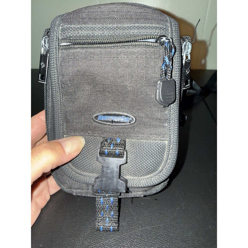 Samsonite Black 3 Pockets Small Camera Bag Case Belt Loop and Shoulder Strap